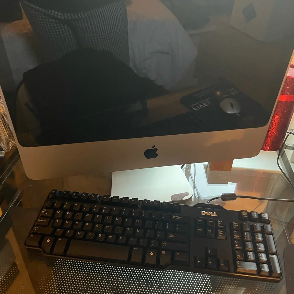 Apple desk top computer